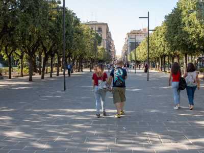 L�isolato successivo � il �salotto di piazza Umberto�, che prende il nome dal grande giardino circostante da sempre ritrovo di �coloro che non sanno dove andare�